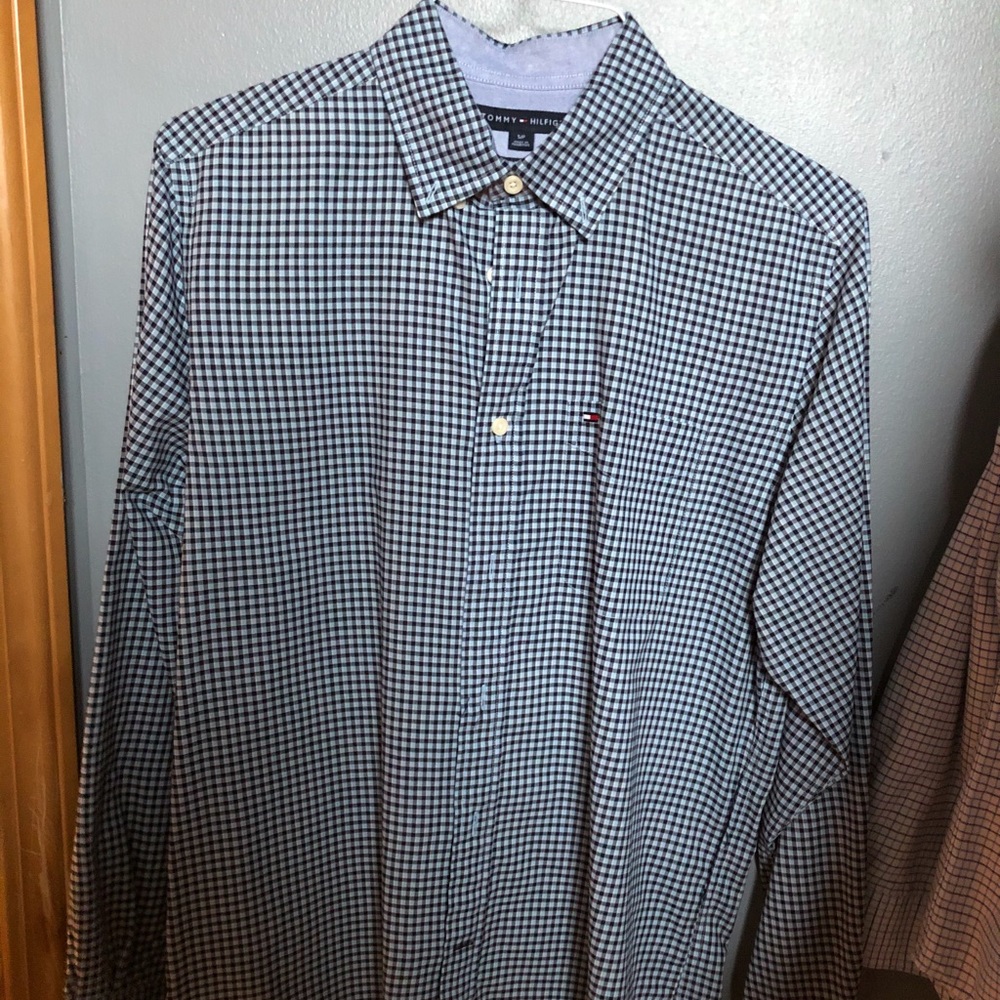 Men’s Tommy Hilfiger dress shirt SZ. S/P EUC.